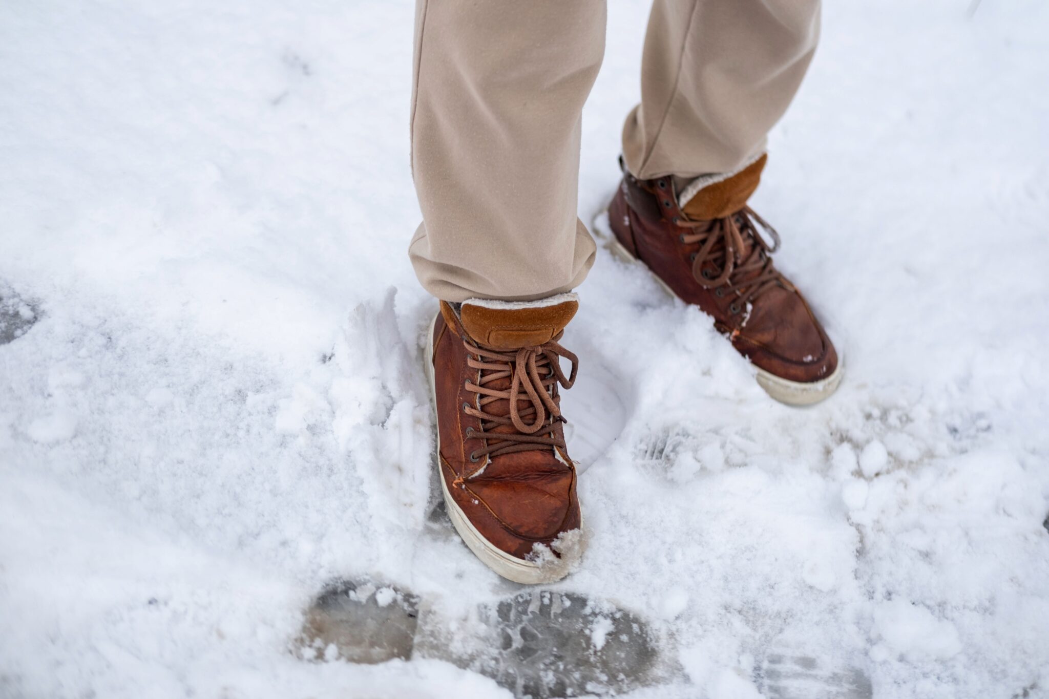 zimska obutev je vec mesecev izpostavljena vlagi